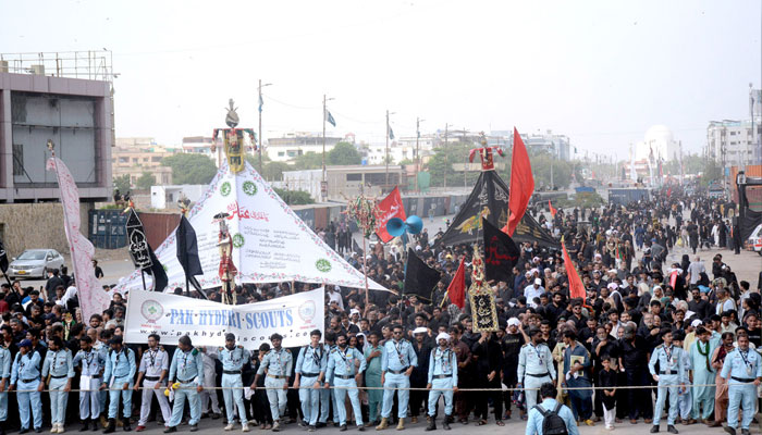 Mourners passing through M.A. Jinnah Road in Karachi during the 9th Muharram-ul-Haram procession on July 5, 2025. — APP